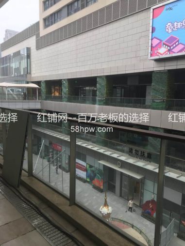 未央区三桥地铁口81平万象城金街三楼空铺
