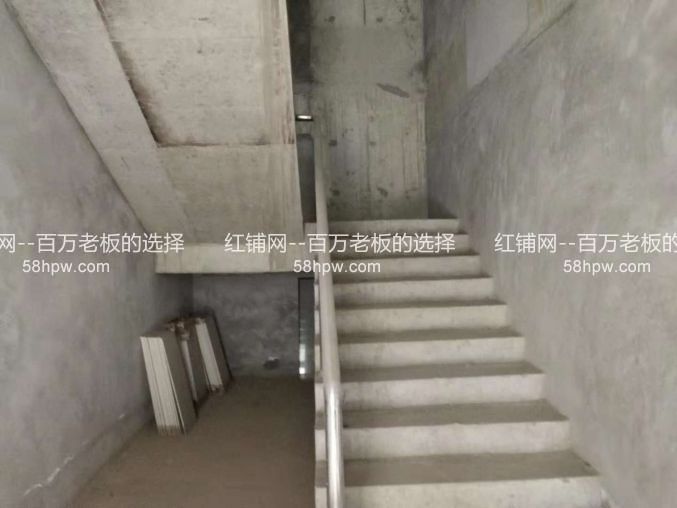 未央区凤城十路地铁口295平旺铺出租