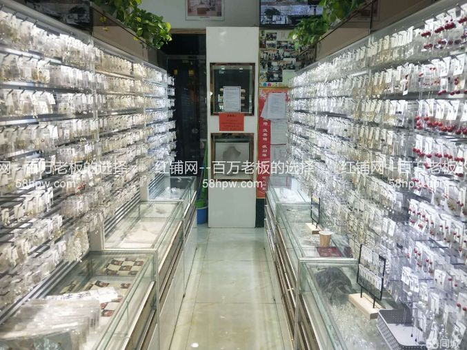 新城西北商贸中心负一楼65平盈利中饰品店