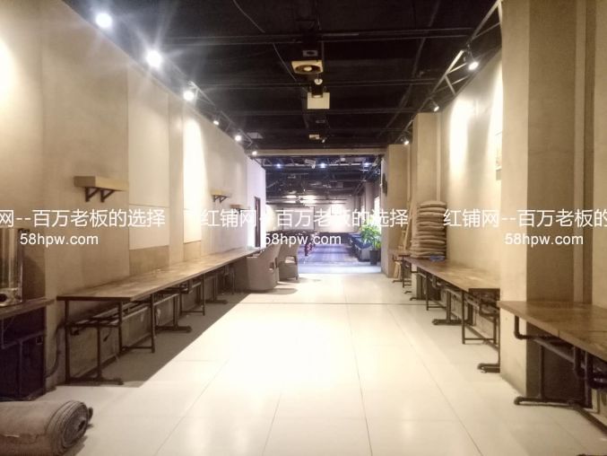 雁翔路青龙寺地铁旁300平空铺可做设计公司