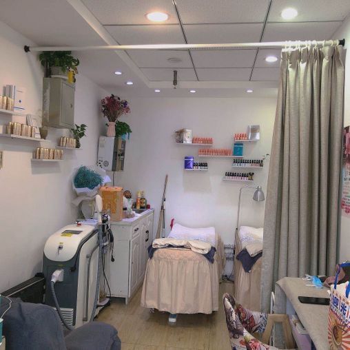 碑林区互助路小区临街20平美甲店转让