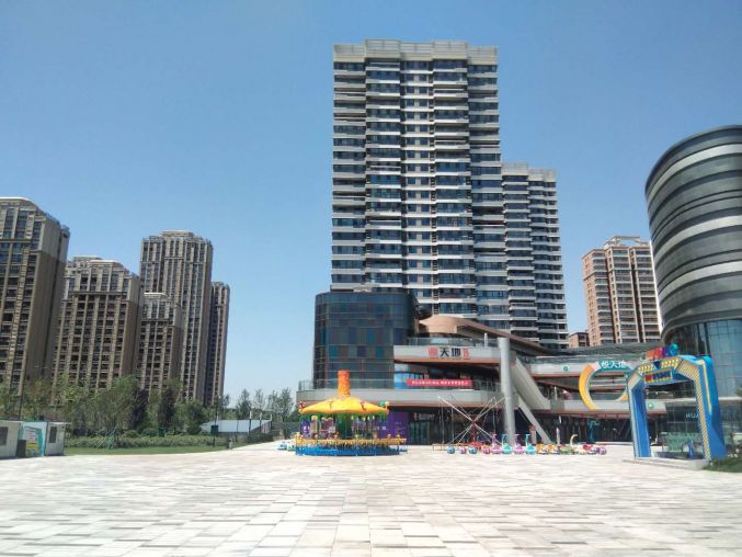 未央区大型社区底商90平空铺出租可分割