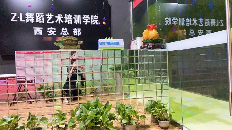雁塔区电子西路南山门综合市场四楼150平舞蹈室招租
