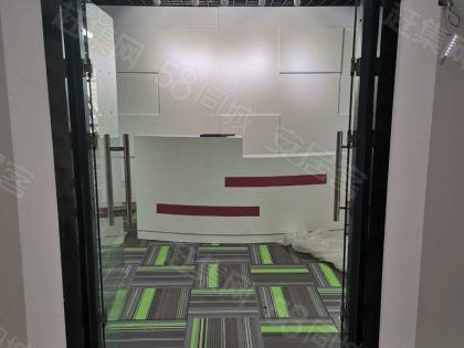 碑林区南门外地铁口旁 220平甲级精装写字间出租