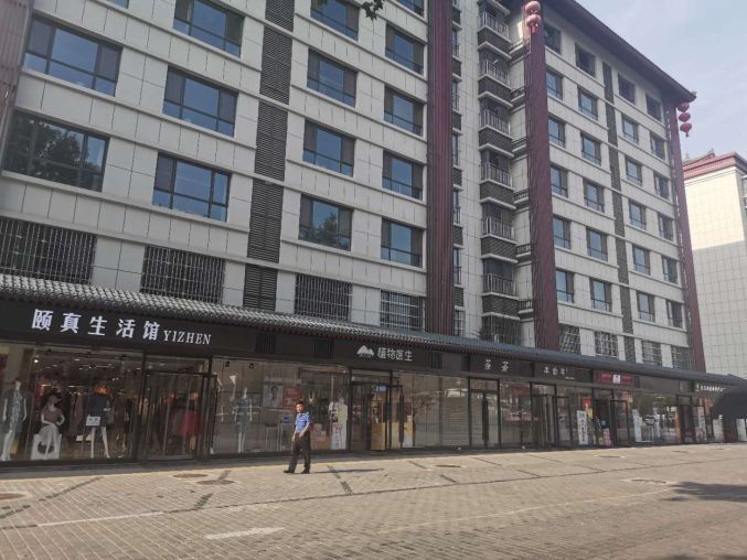 大雁塔地铁口旁80平空铺招租  可分割
