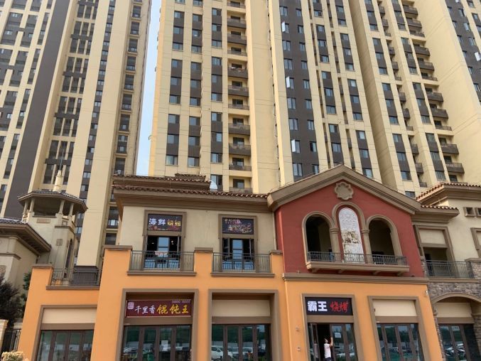 科技二路南飞鸿十年城34平旺铺出租业态不限
