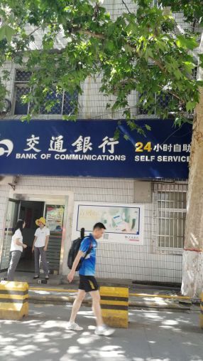莲湖区西稍门民航小区院内50平临街旺铺出租业态不限
