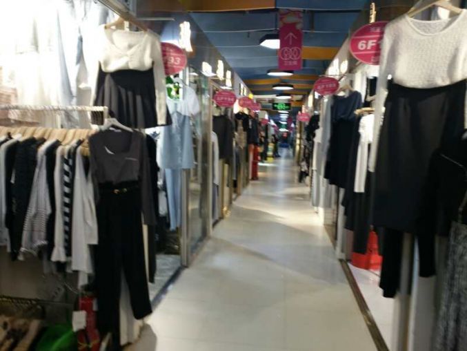 碑林东大街骡马市时尚地下步行街12平旺铺出租