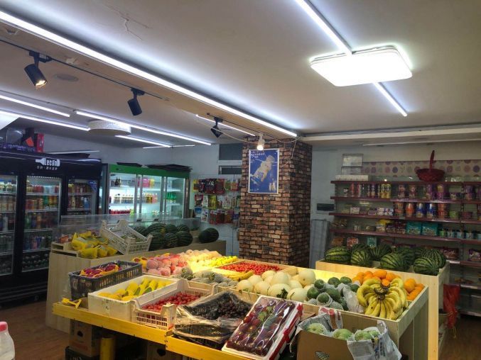 新城区咸宁中路一楼临街90平旺铺出租