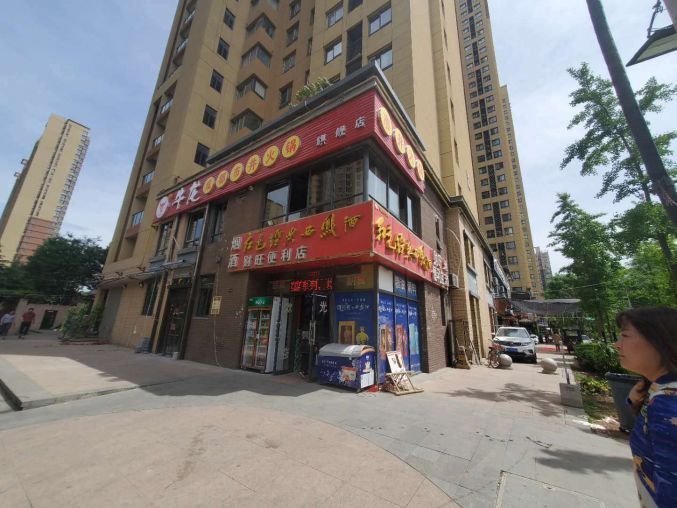 灞桥区席王临街拐角处一楼206平旺铺招租 业态不限