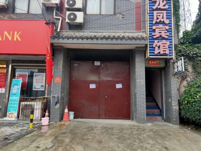 1.未央区石化大道马路边600平独院靠近西三环