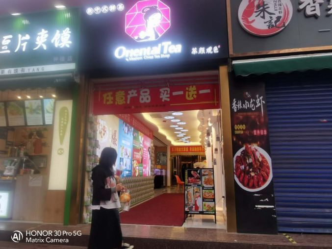 个人直租碑林区南大街众汇美食广场临街30平旺铺招租