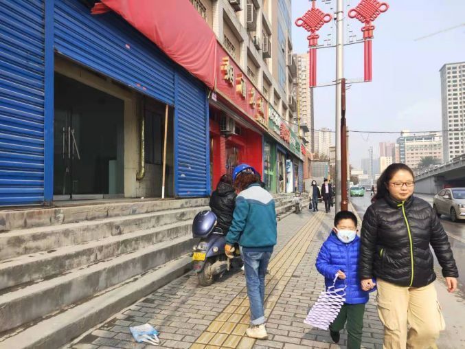 2.东二环长乐公园双地铁口临街商铺45平大门头2间 地理位置优越