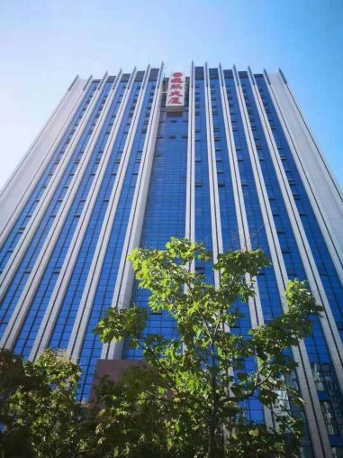 1.经开区凤城三路巍然大厦351平写字间可分割