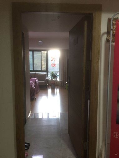 新城区含元景轩小区35平临街底商美容店可空转