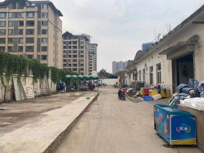 新城区咸宁东路1000平厂房场地出租 可做冷库