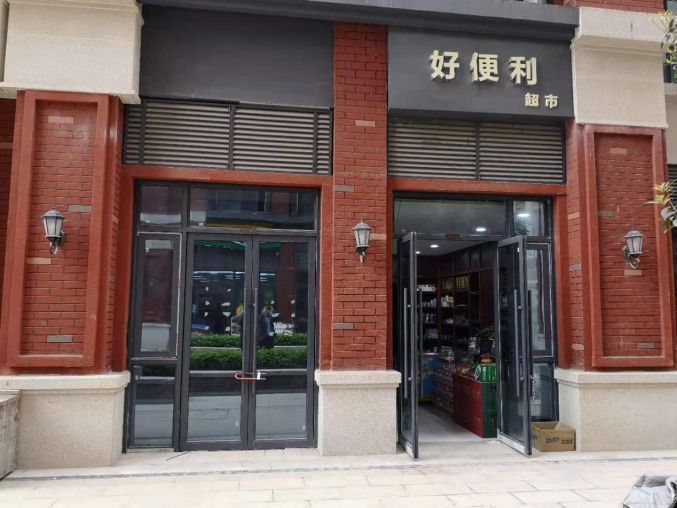 雁塔区金地南湖艺境小区门口第一家51平空铺招租