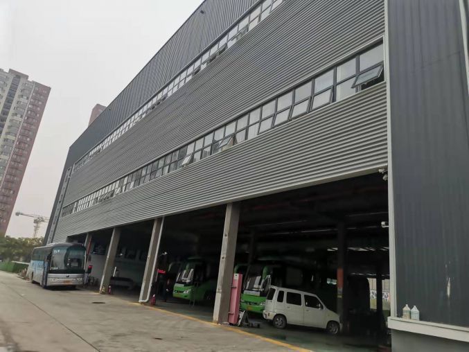 长安航天城1200平汽车修理厂出租  可喷漆