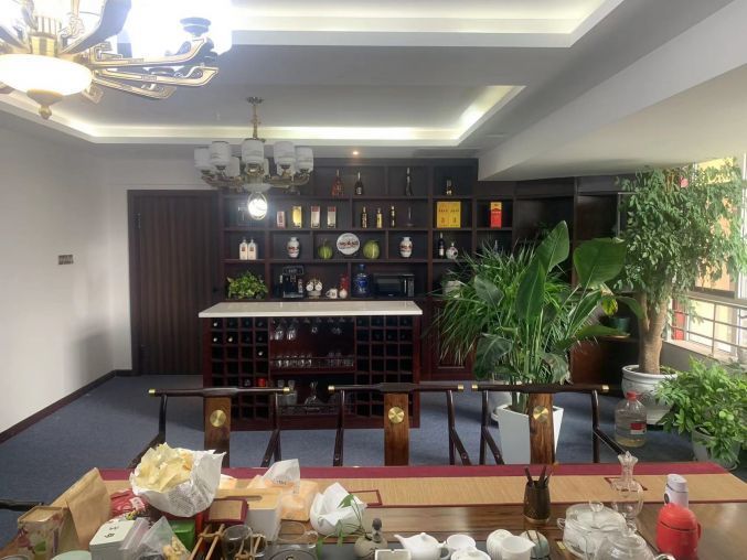 1.高新易和蓝钻地铁口200平豪华精装 配全套办公家具