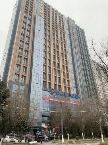 1.雁塔长丰国际广场130平精装写字间 复式一拖一格局