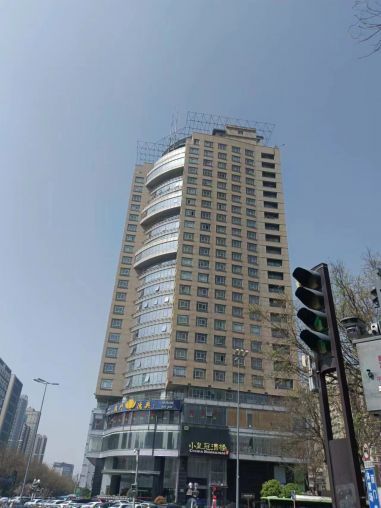 碑林区地铁口 华融国际247平精装写字间出租或出售