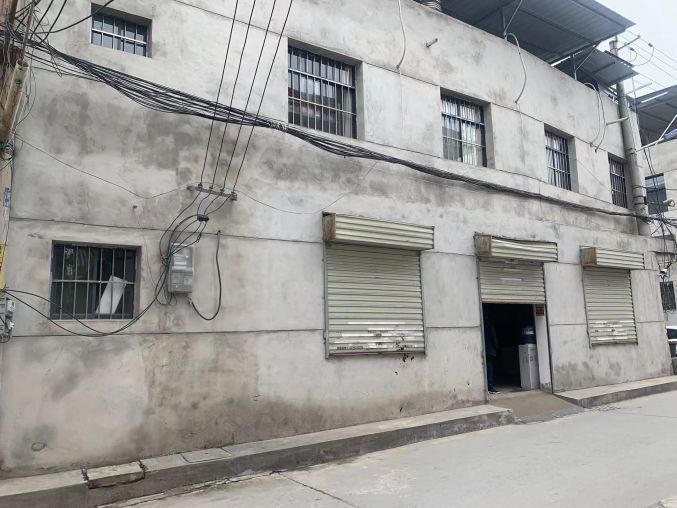 1.未央区丰产路140平临街厂房仓库出租可做店铺经营