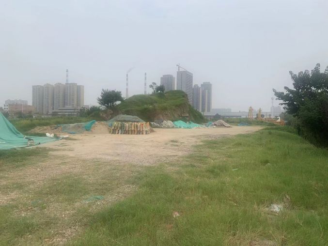 雁塔区西窑头铁道附近10亩空地出租 地铁口交通便利