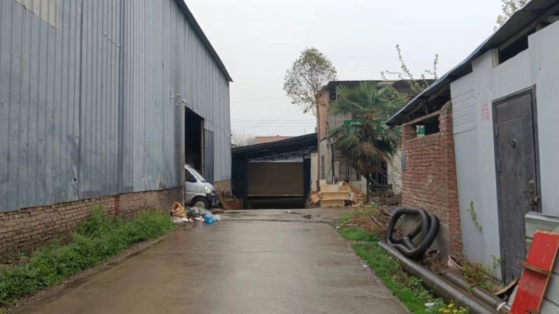 1.港务区新筑地铁口附近500平厂房仓库出租 独门独院