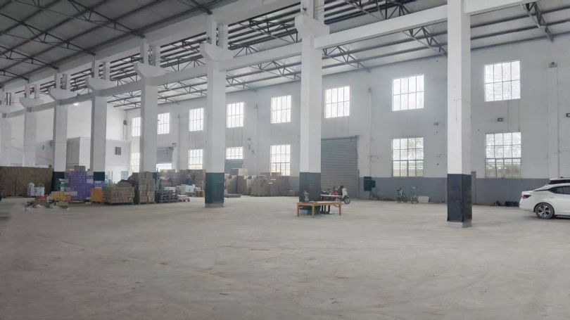 1.雁塔区昆明路地铁口800平标准砖混结构仓库诚意招租