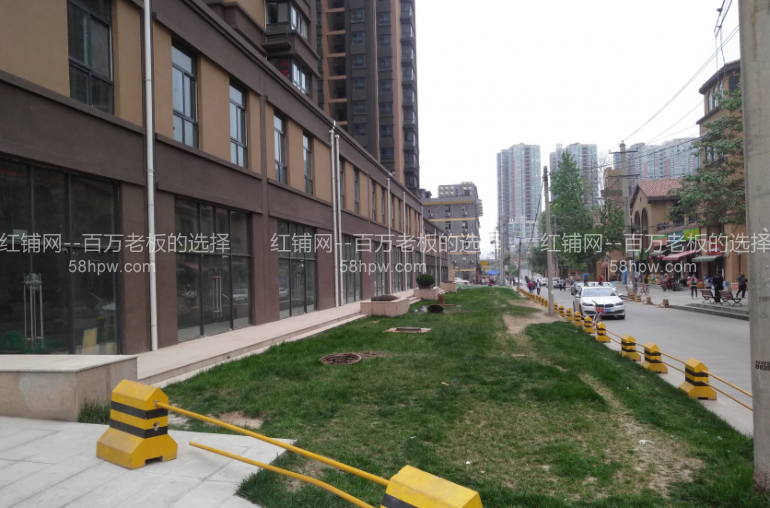 小区底商临街第一间出租